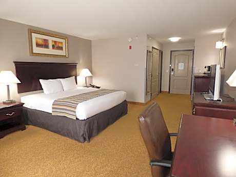 1 King Bed, Nonsmoking, Accessible