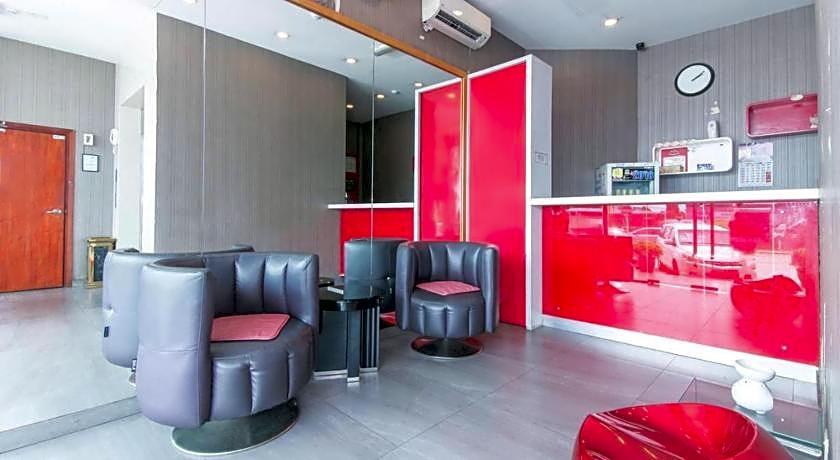 Super OYO 340 Comfort Hotel