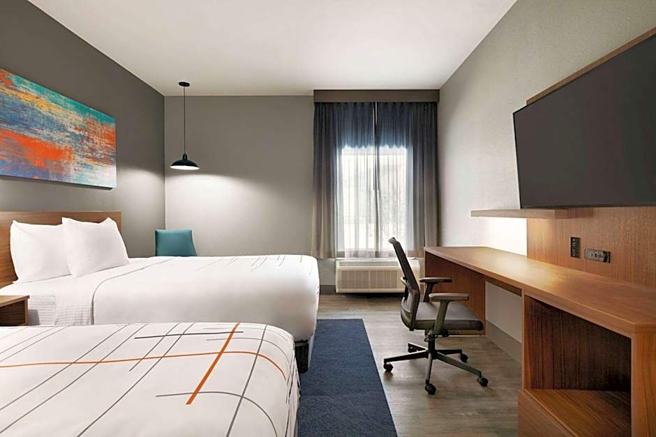 La Quinta Inn & Suites by Wyndham College Station North