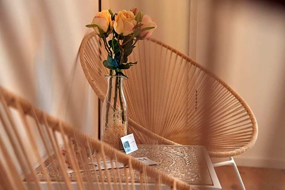 Lainez Rooms & Suites