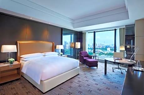 Deluxe King Room, Guest room, 1 King, Sofa bed