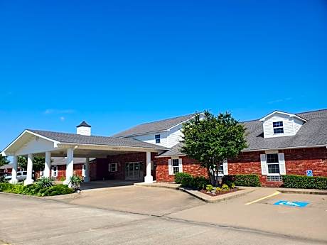 Candlelight Inn Suites Hwy 69 near McAlester