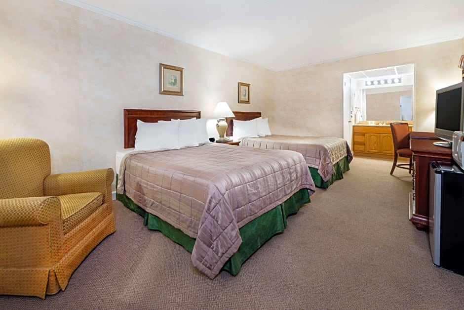 Howard Johnson by Wyndham Burlington