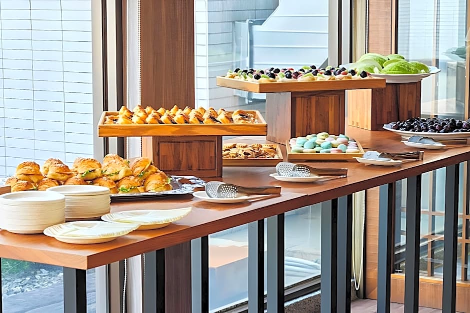 Lan Kwai Fong Garden Hotel 