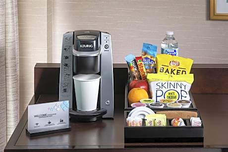 1 King Premium W/In-Room Drinks-Snacks
