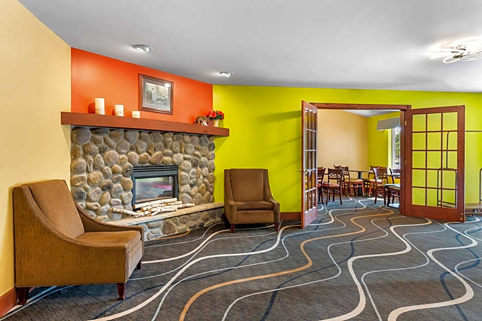 Econo Lodge Inn and Suites Eau Claire
