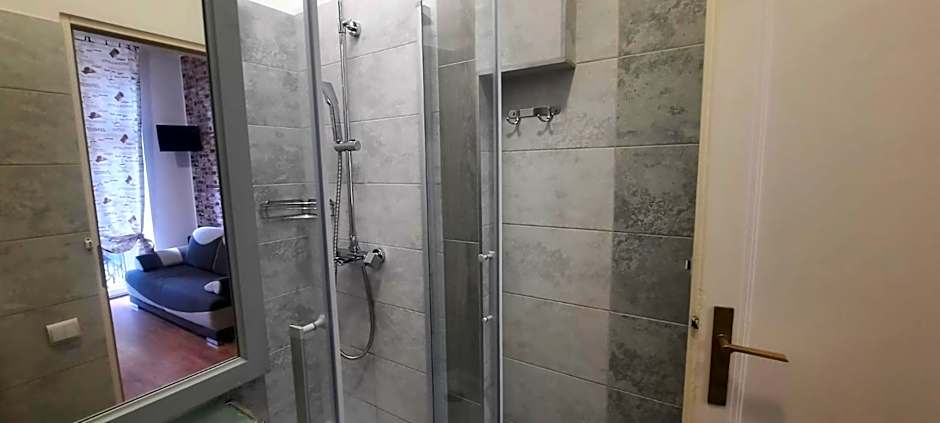 Lorf Hostel&Apartments