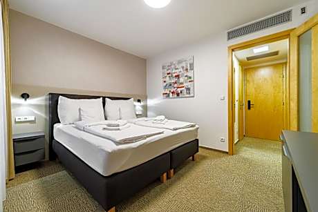Deluxe Double Room with Shower