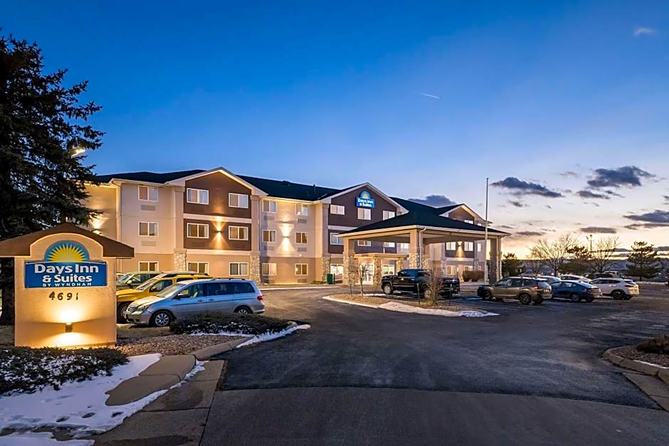 Days Inn & Suites by Wyndham Castle Rock