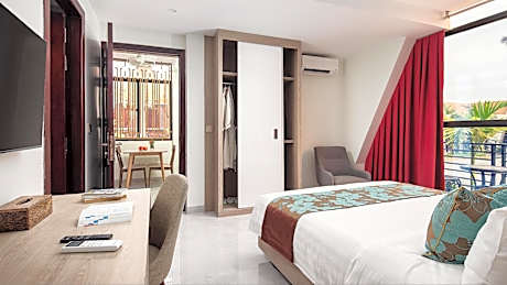 One Bedroom Bungalow with Pool & Garden View
