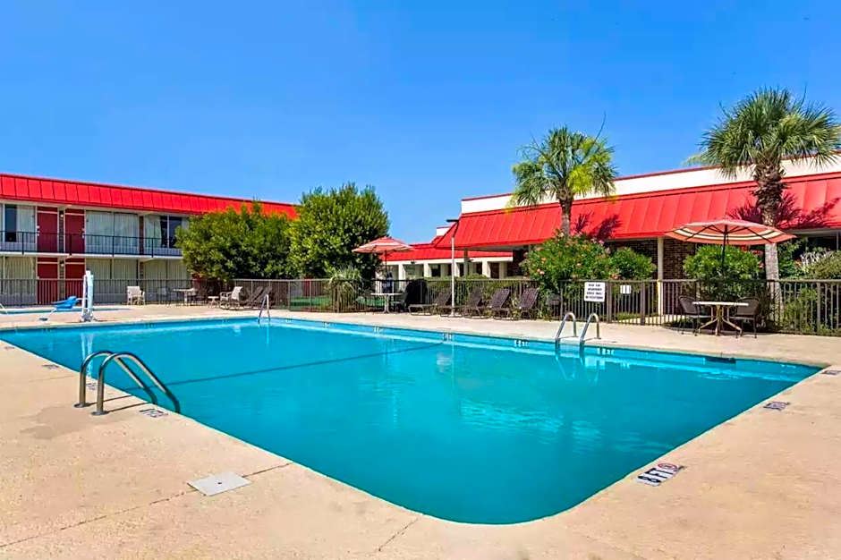 Ramada by Wyndham Santee I-95