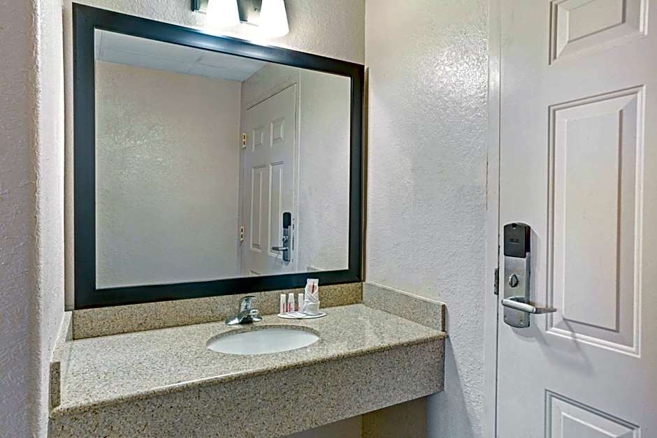 Howard Johnson by Wyndham Galveston