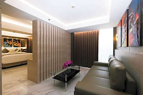 Honeymoon Suite