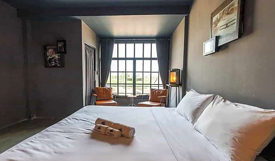Rider Bedroom Hostel & Cafe