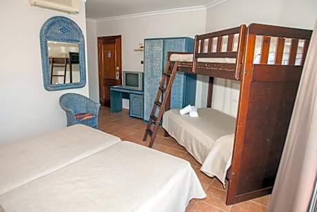 Quadruple Room (2 Adults + 2 Children)