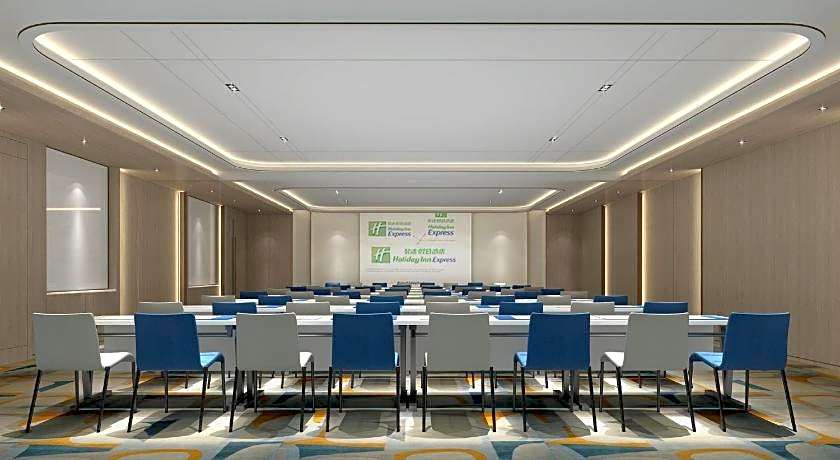 Holiday Inn Express Dandong City Center By IHG