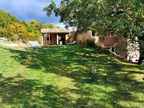 La Peyregoune, logement en pleine nature et table d'hôtes