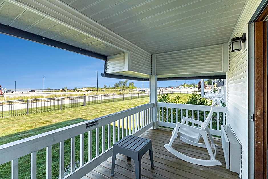 Snyders Shoreline Inn