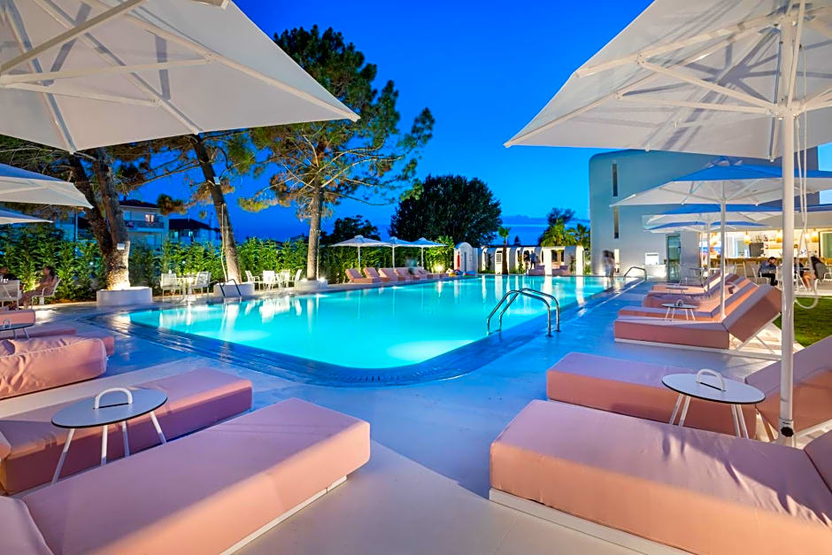 Cocoοns Suites & Villas Fourka