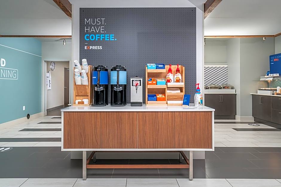 Holiday Inn Express & Suites Brandon By IHG