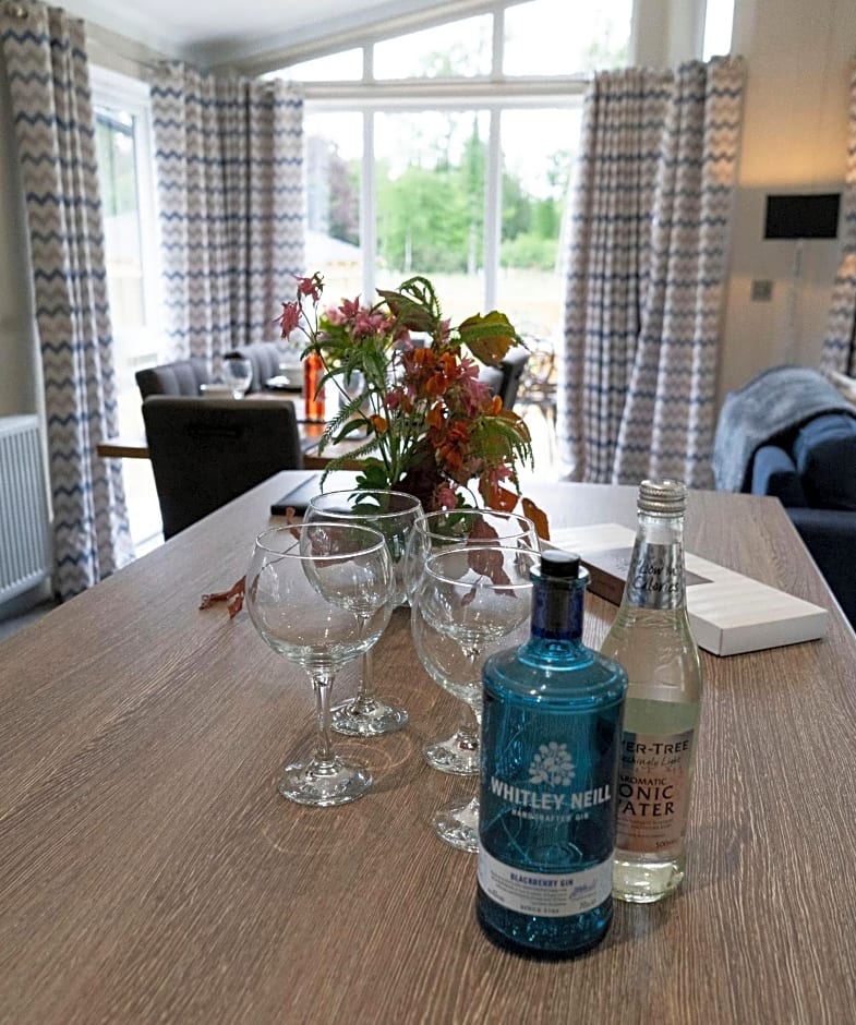 Hollicarrs - Lilypad Lodge