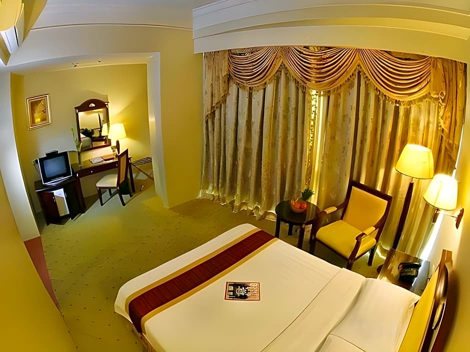 Sarrosa International Hotel And Residential Suites