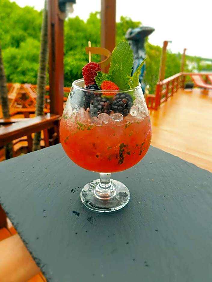 Hotel and Dive Center Roatan Yacht Club