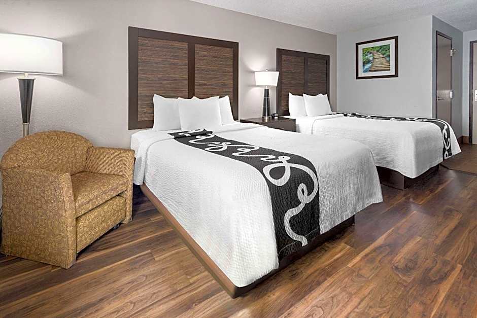 La Quinta Inn & Suites by Wyndham Buffalo Airport