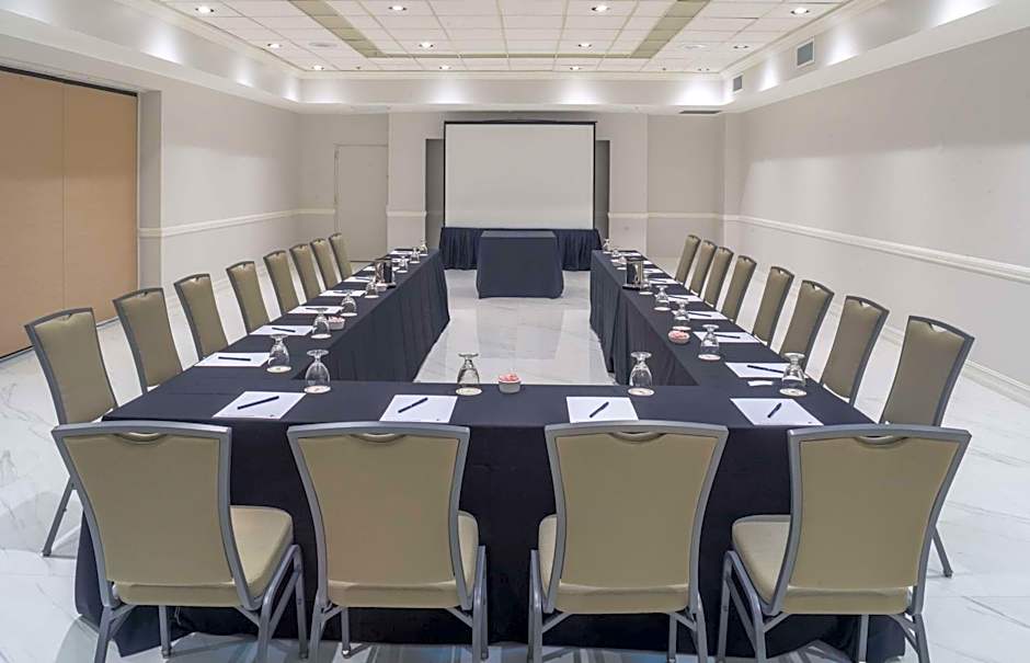 DoubleTree By Hilton Grand Hotel Biscayne Bay