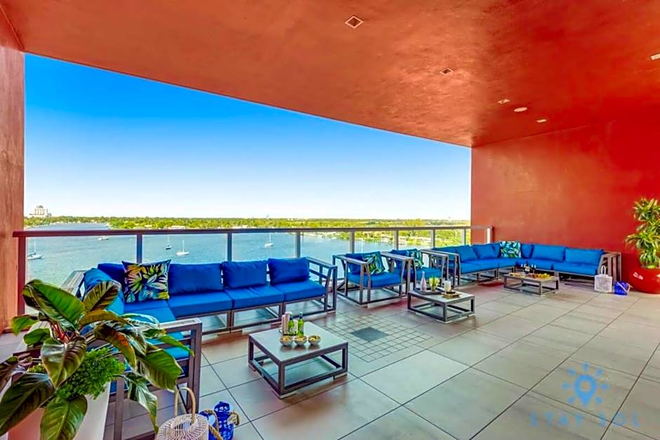 Hot tub & Rooftop pool- Near Beach
