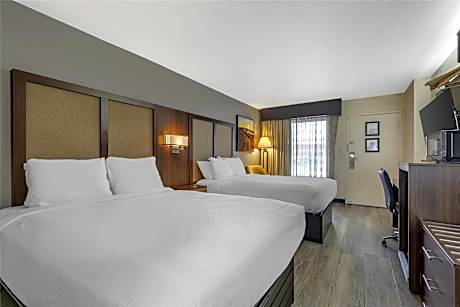 Queen Room with Two Queen Beds - Pet Friendly/Non-Smoking