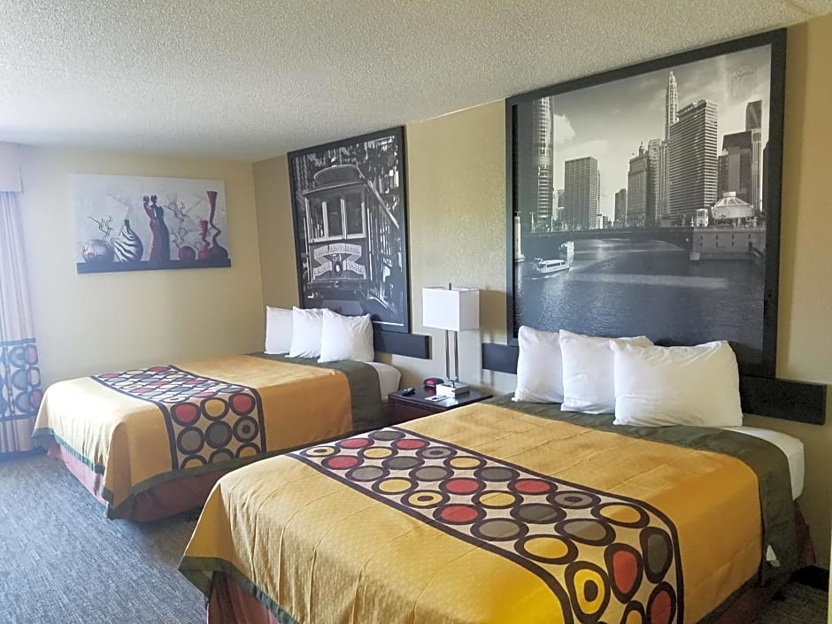 Super 8 by Wyndham Wichita North