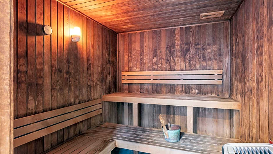 Oaks Brisbane on Charlotte Suites