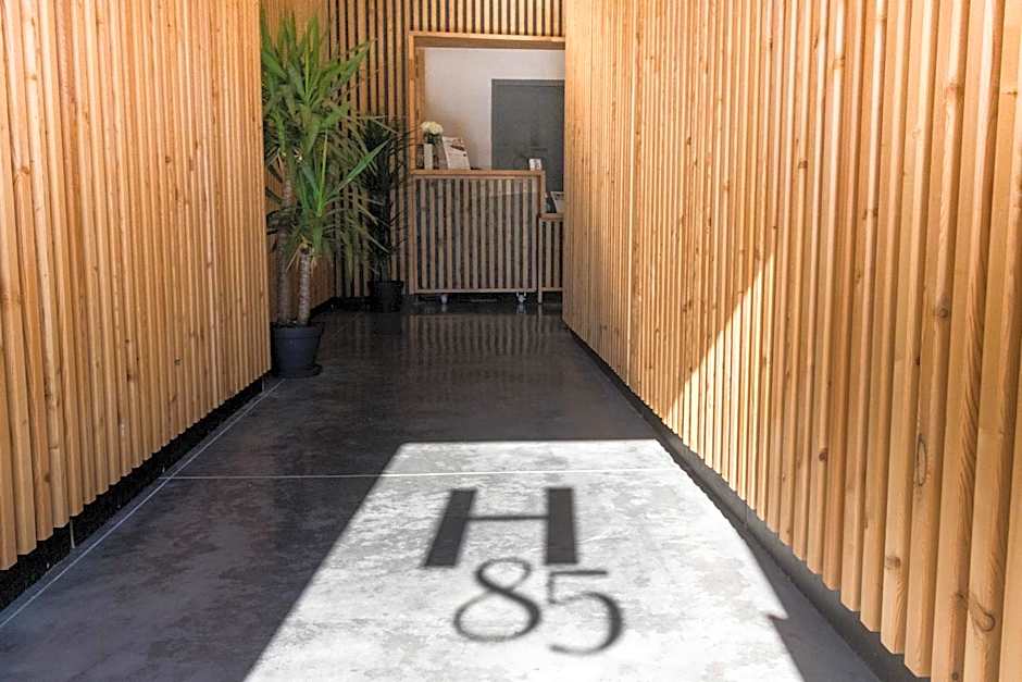 H85