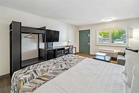 King Room with Sofa Bed - Non-Smoking