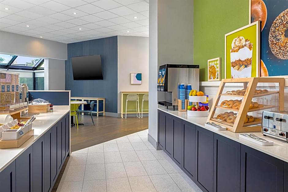 Spark by Hilton Montreal Brossard