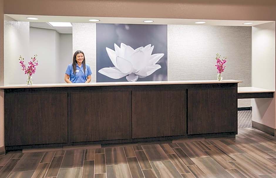 Bloom Hotel