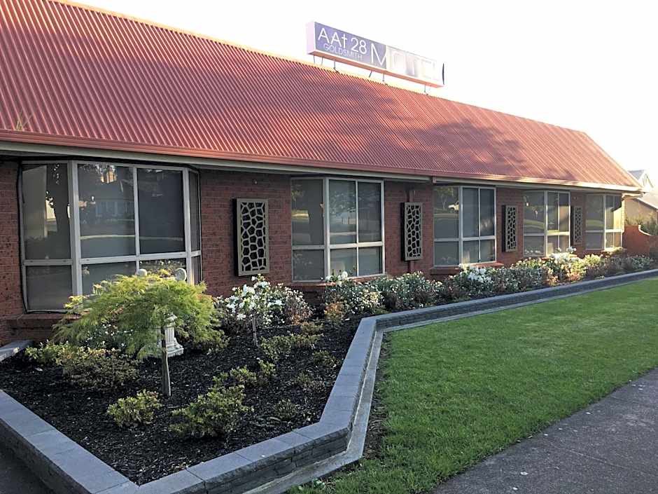 AAt 28 Goldsmith Motel