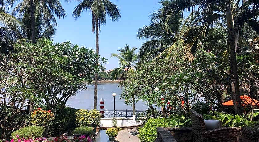 Saigon Domaine Luxury Residences