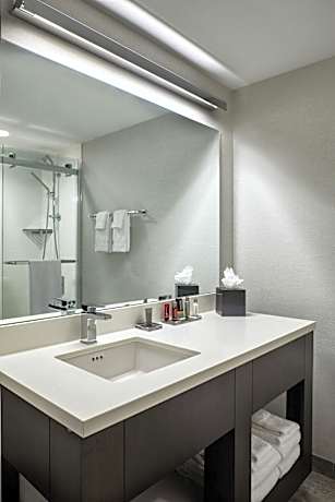 M Club lounge access, Guest room, 1 King