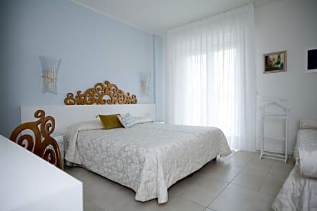 Triple Room with Sea View