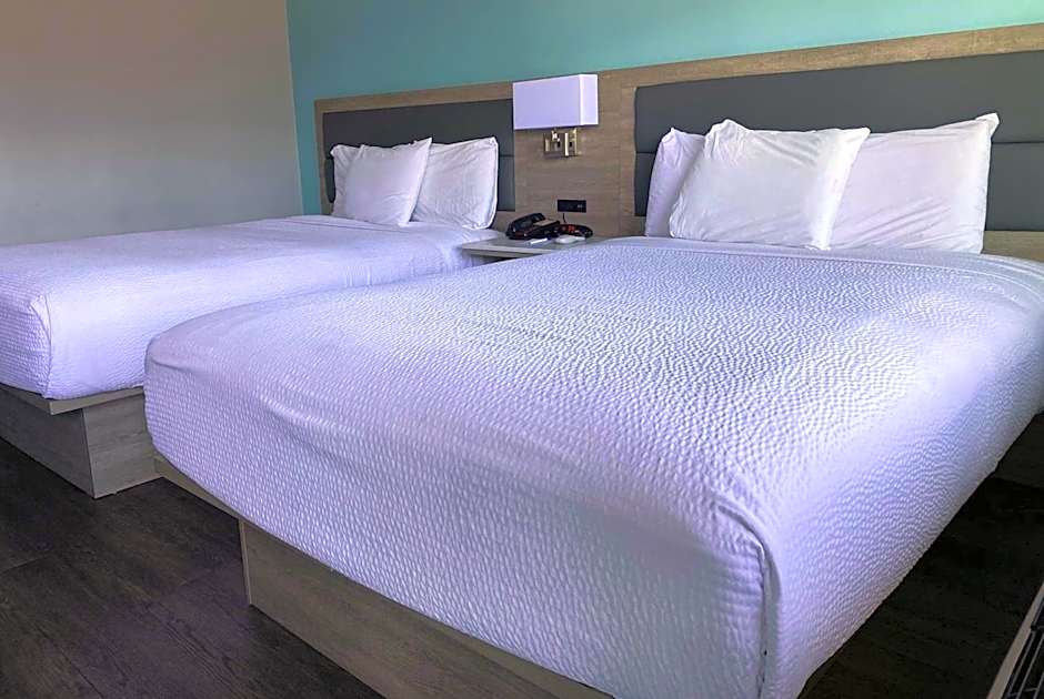 Travelodge by Wyndham LAX South