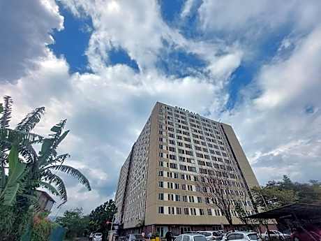 Emerald Apartel by RM.