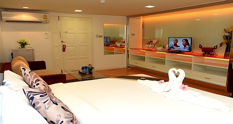 Summit Pavilion Hotel