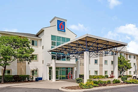 Motel 6-Brampton, ON - Toronto