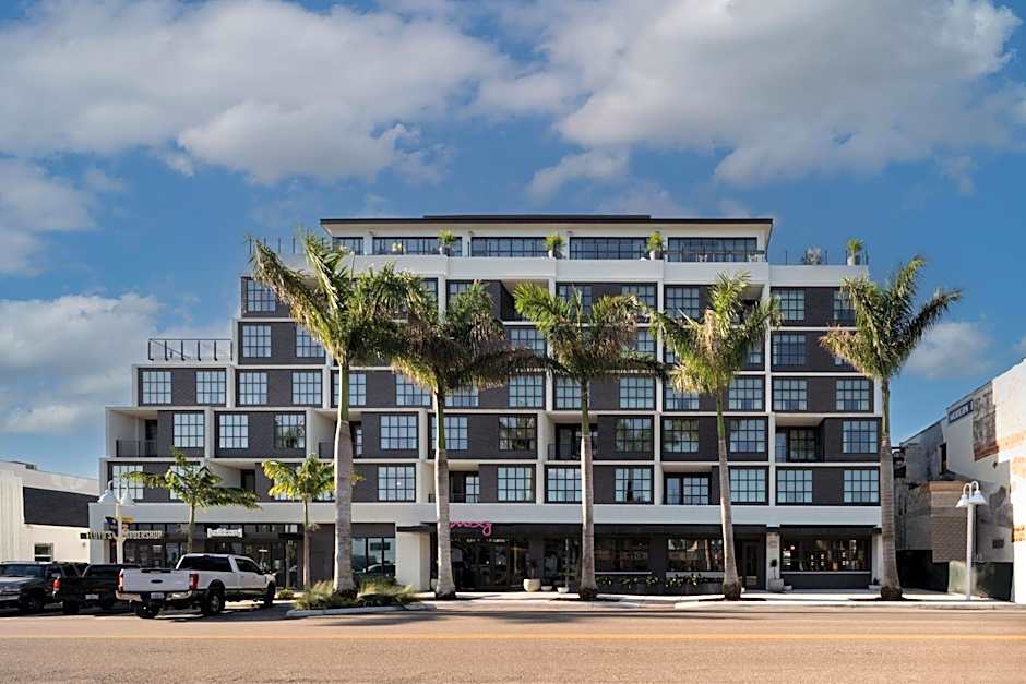 Moxy St. Petersburg Downtown