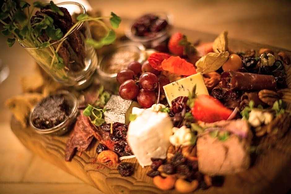 Storm Mountain Lodge Cabins Dining