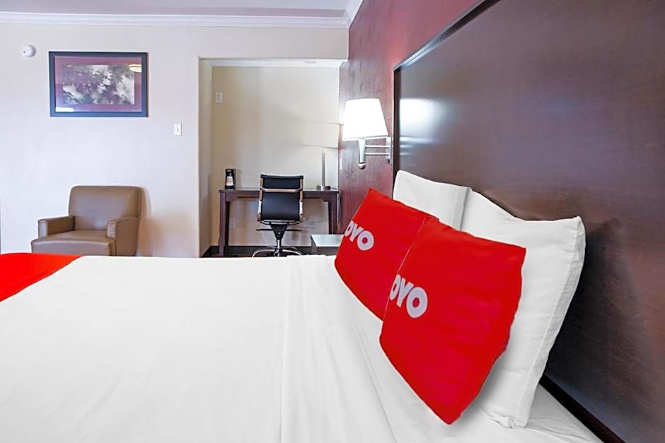 OYO Hotel McAllen Airport South - 1 mi from McAllen Medical Center