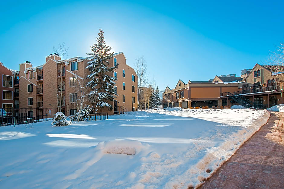 Carriage House Condominiums by All Seasons Resort Lodging