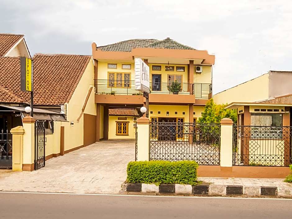 OYO 2395 Hotel Aden 2 Syariah